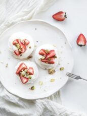 Pistachio Pavlova Meringue Cakes